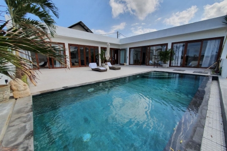 3 спальная просторная вилла рядом с пляжем Batu Bolong, Чангу