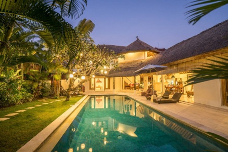 Cozy 3 bedroom villa in the center of Seminyak