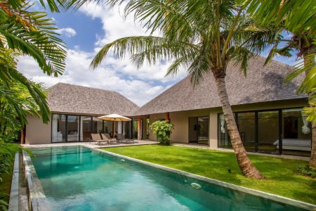 Новая 3 спальная вилла с тропическим садом, бассейном, Умалас