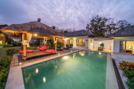 Вилла на 4 спальни с видом на океан на Буките