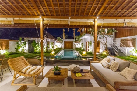 Семейная вилла на 5 спален с бассейном в Семиньяке