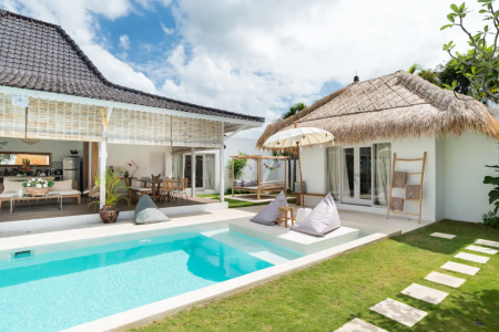 Fashionable and bright 5 bedroom villa in the prestigious Oberoi area, Seminyak