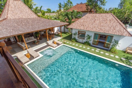Bright 5 bedroom villa with pool in the center of Seminyak