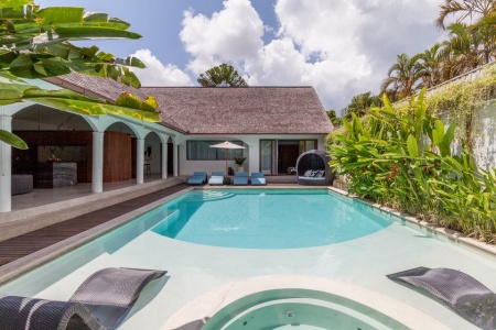 Beautiful villa for 5 bedrooms in the center of Seminyak with pool