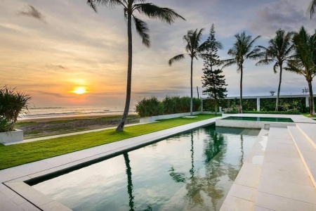 Unique 8-bedroom oceanfront villa, Tabanan