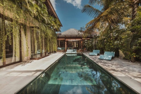 Beautiful 4 bedroom villa near Finns Beach, Canggu