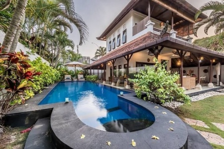 Уютная вилла на 2 спальни в балийском стиле, Семиньяк