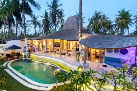 Unique 4 bedroom villa 50 m from the beach, Gili