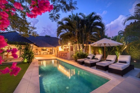 Tropical villa for 7 bedrooms near the beach, Seminyak
