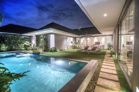 4 bedroom villa with pool in Canggu
