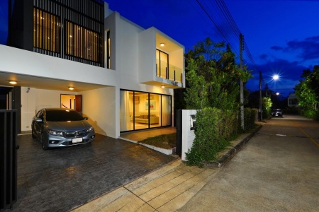 New 4 bedroom villa in a private complex Laguna Park