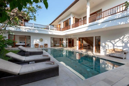 Просторная 4 спальная вилла с приватным бассейном в Чангу