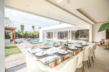 Elegant 5 bedroom villa in a new private complex, Canggu