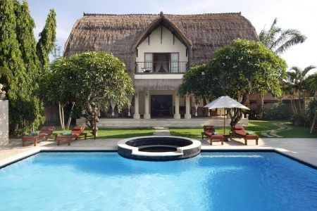 Классическая 4 спальная вилла с бассейном в Семиньяке