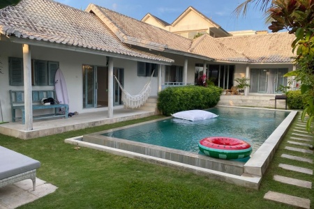 Villa for 2 bedrooms with a green garden in Berawa, Canggu