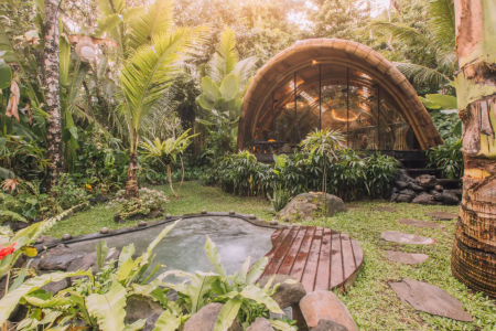 Уютный 1 спальный бамбуковый дом с бассейном в Селате, Чандидаса