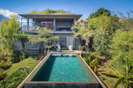 Удивительная 2 спальная вилла с видом на море и вулкан на западе Бали, Сумберкима