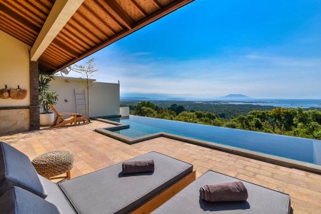 Secluded 1 bedroom villa with infinity pool, Sumberkima