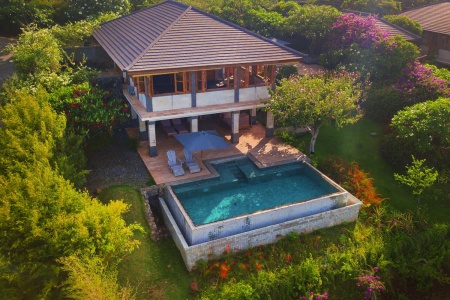 2 bedroom villa with beautiful Balinese design on a hill among the Sumberkima mountains