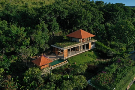 Tropical 2 bedroom villa with volcano views, Sumberkima