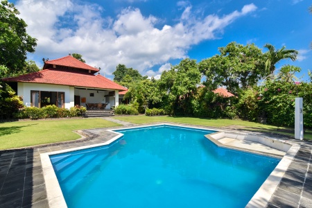 Тропическая 4 спальная вилла на севере Бали в укромной Ловине