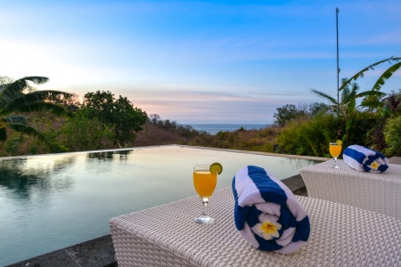 Стильная 2 спальная вилла со светым дизайном в Ловине