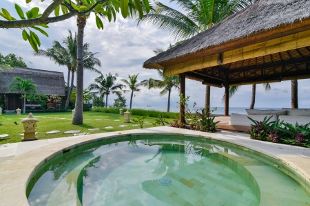 Невероятная, роскошная вилла на 5 спален на берегу моря, Ловина