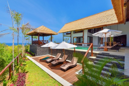 3 + 1 villa with a beautiful azure pool in the north of Bali, Umeanyar
