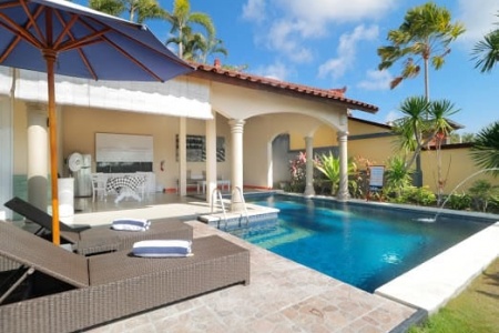 2 bedroom villa with green garden and pool in Jimbaran