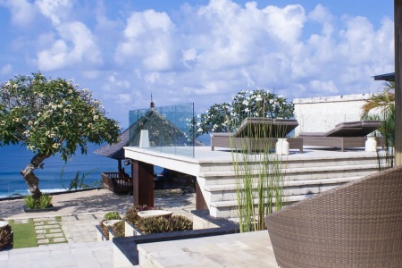 Невероятная, эксклюзивная 7 спальная вилла на утесе в Бадунге