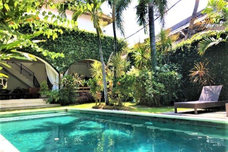 3 bedroom villa in the center of Seminyak, walking distance to the beach
