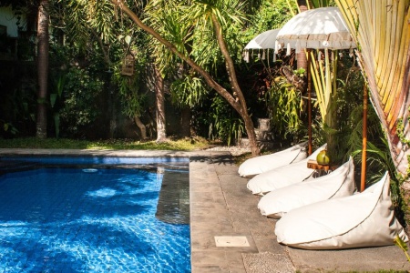 Современная 1 спальная квартира в комплексе с садом и бассейном, Нуса Дуа