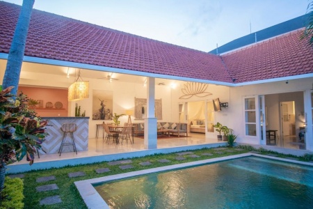 Amazing 3 bedroom villa with pool in Canggu (pets friendly)