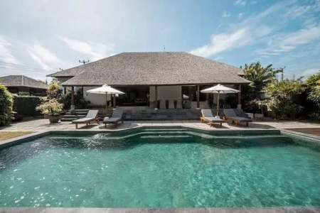 Роскошная вилла на 3 спальни с большой территорией в Чангу