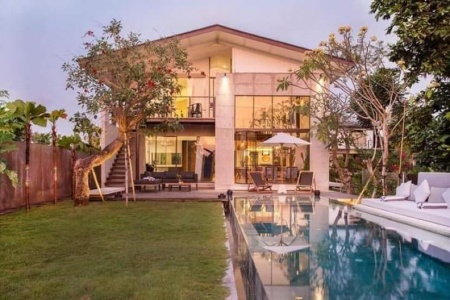 Вилла на берегу реки с 4 спальнями в Умаласе