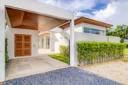 Вилла с тремя спальнями Най Харн