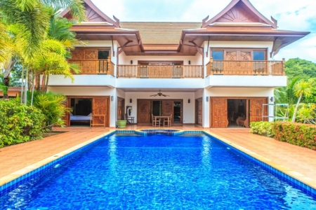 Вилла с четырьмя спальнями на Най Харн