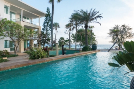 Luxury апартаменты с видом на море на первой линии Карона в отельной-резиденции 5*