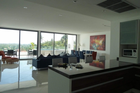Three-bedroom penthouse with a swimming pool in Chalong with sea views